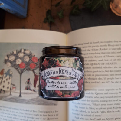 Bougie parfumée dans un pot ambré, Jardin de la Reine de Cœur
