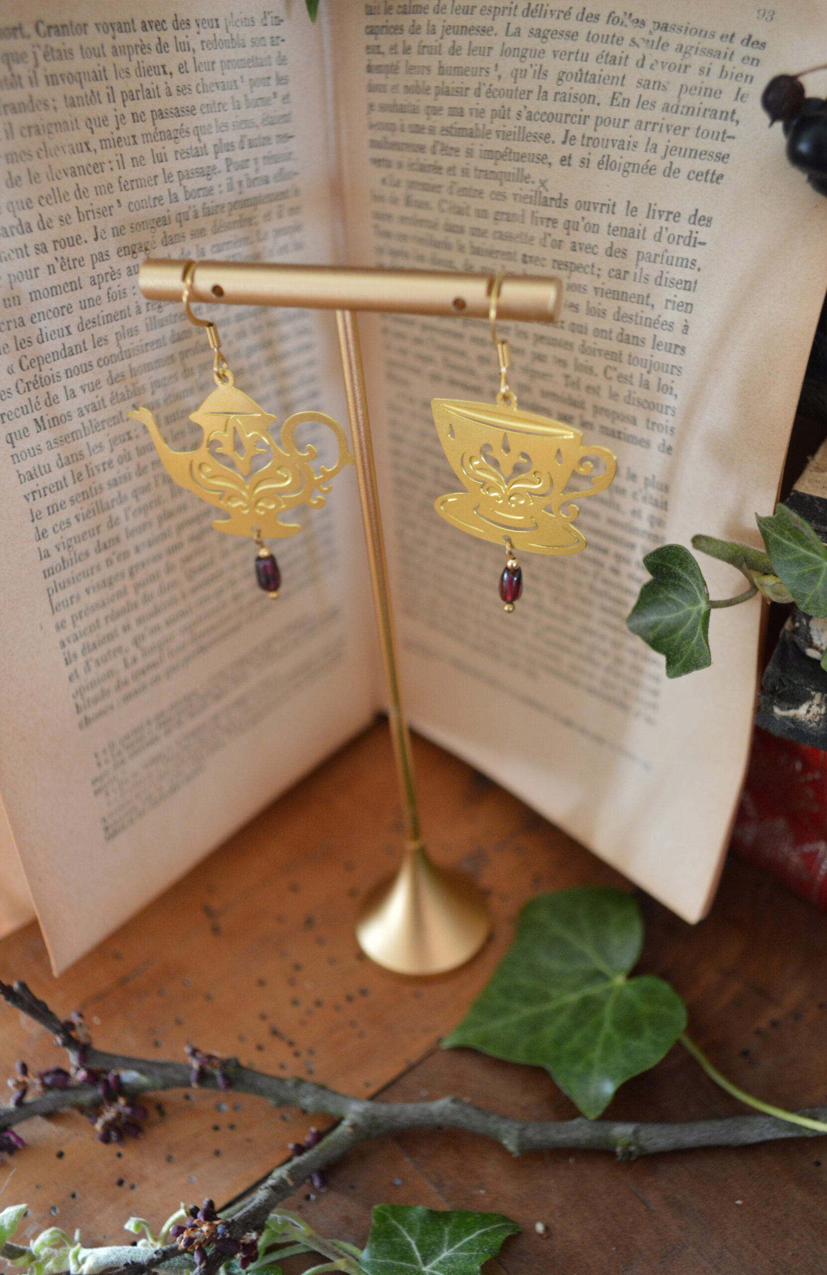 Boucles d'oreille Tea Party, grenat – Image 3