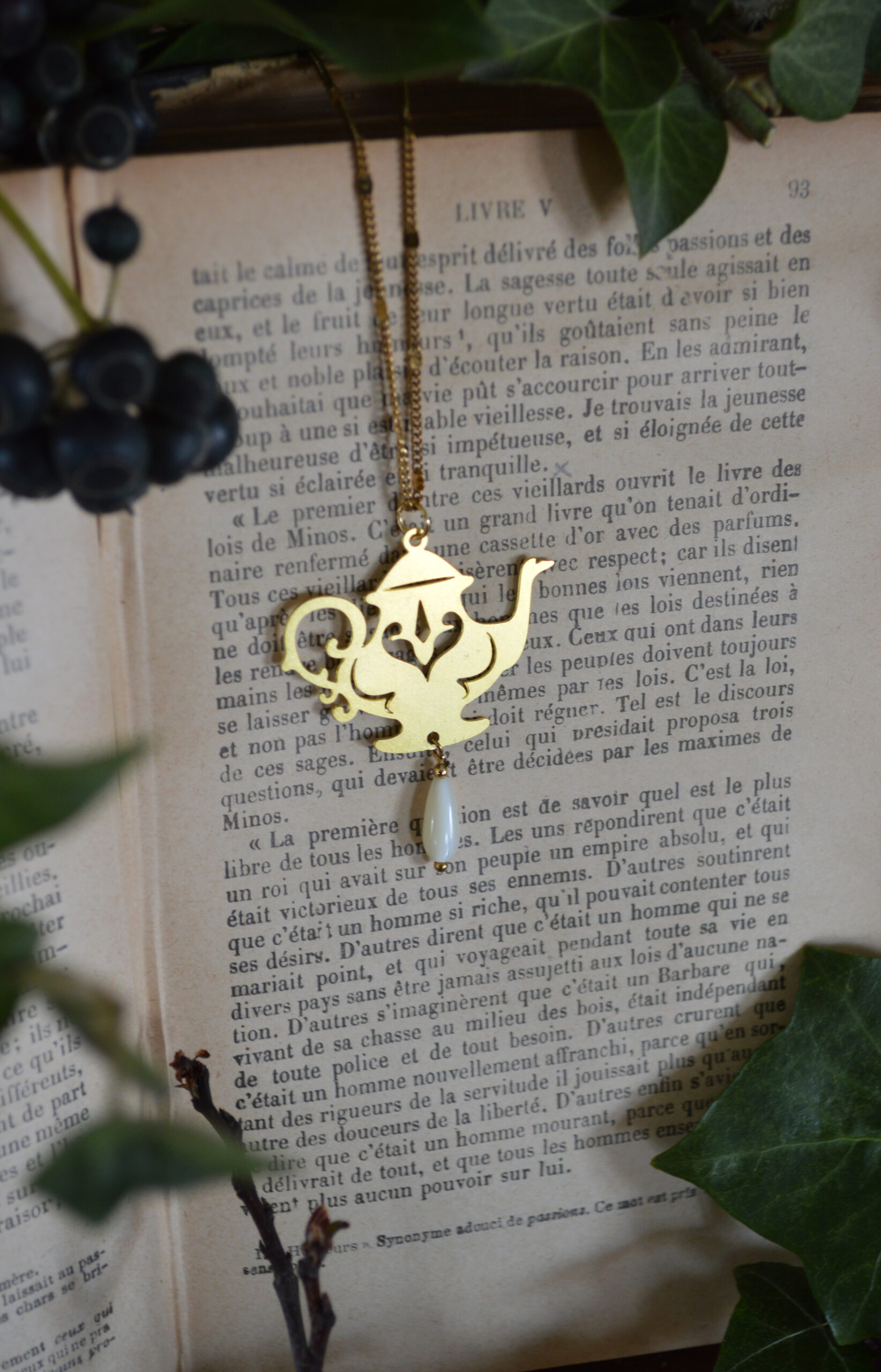 Pendentif Tea Party, nacre (théière)