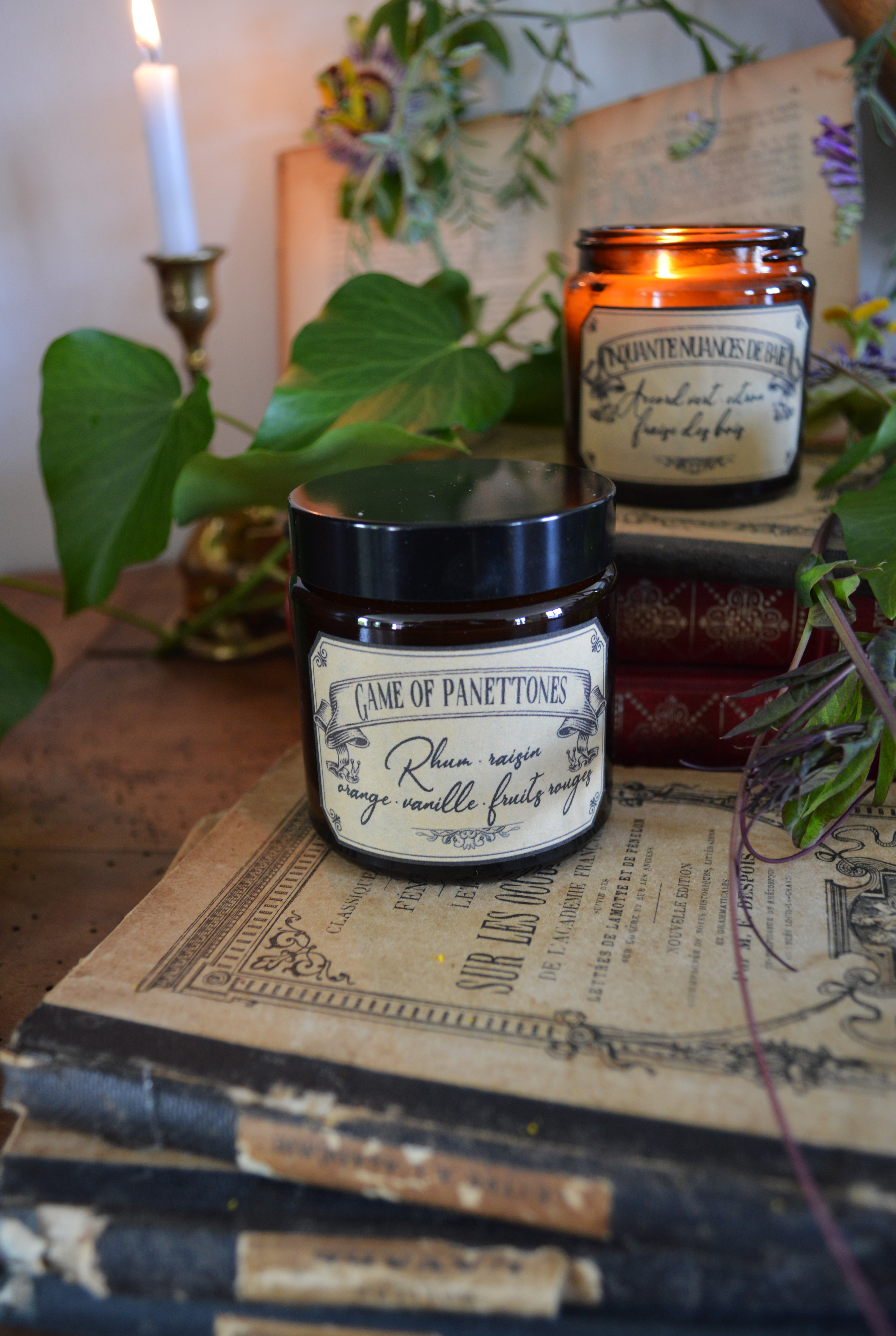 Bougie parfumée dans un pot ambré, Game of Panettones