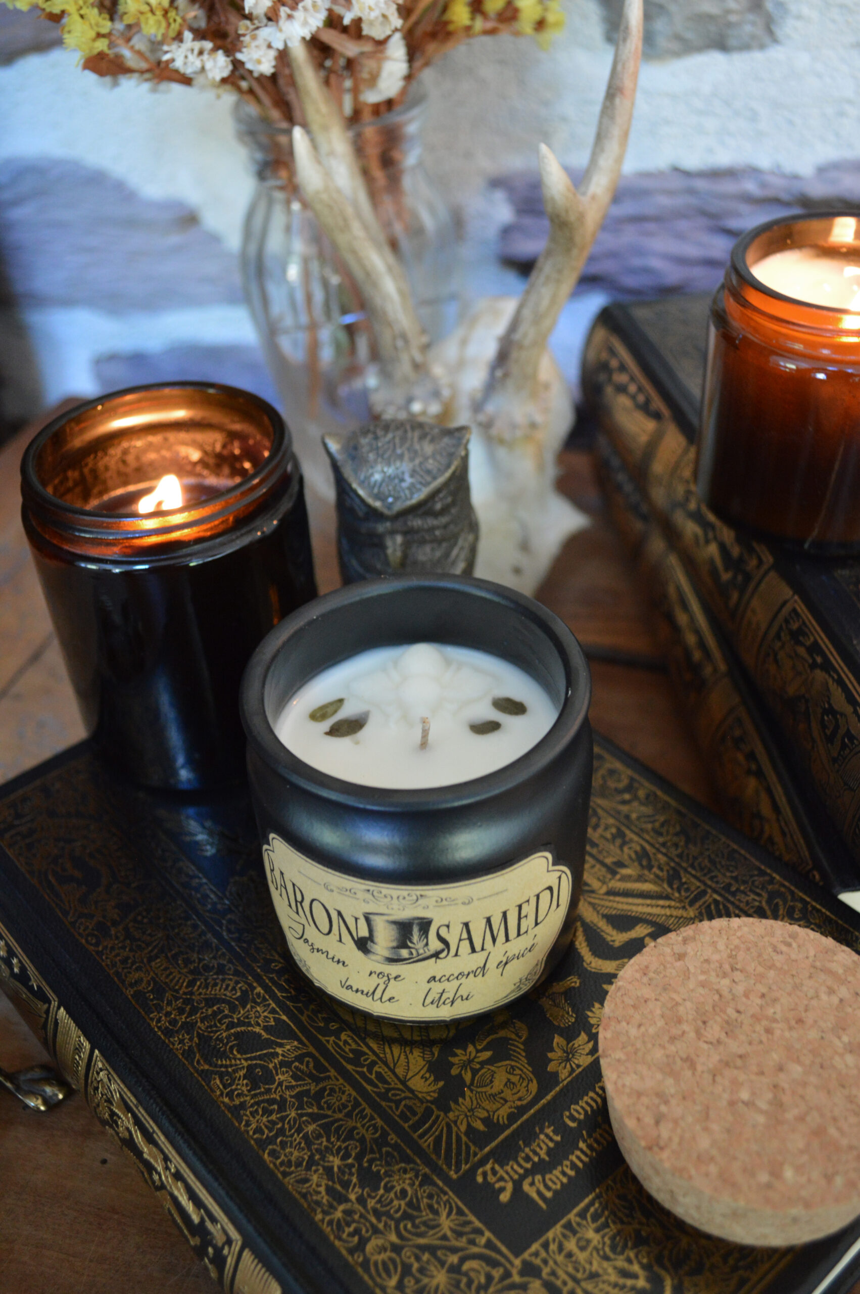 Bougie parfumée Baron Samedi, pot en céramique – Image 2