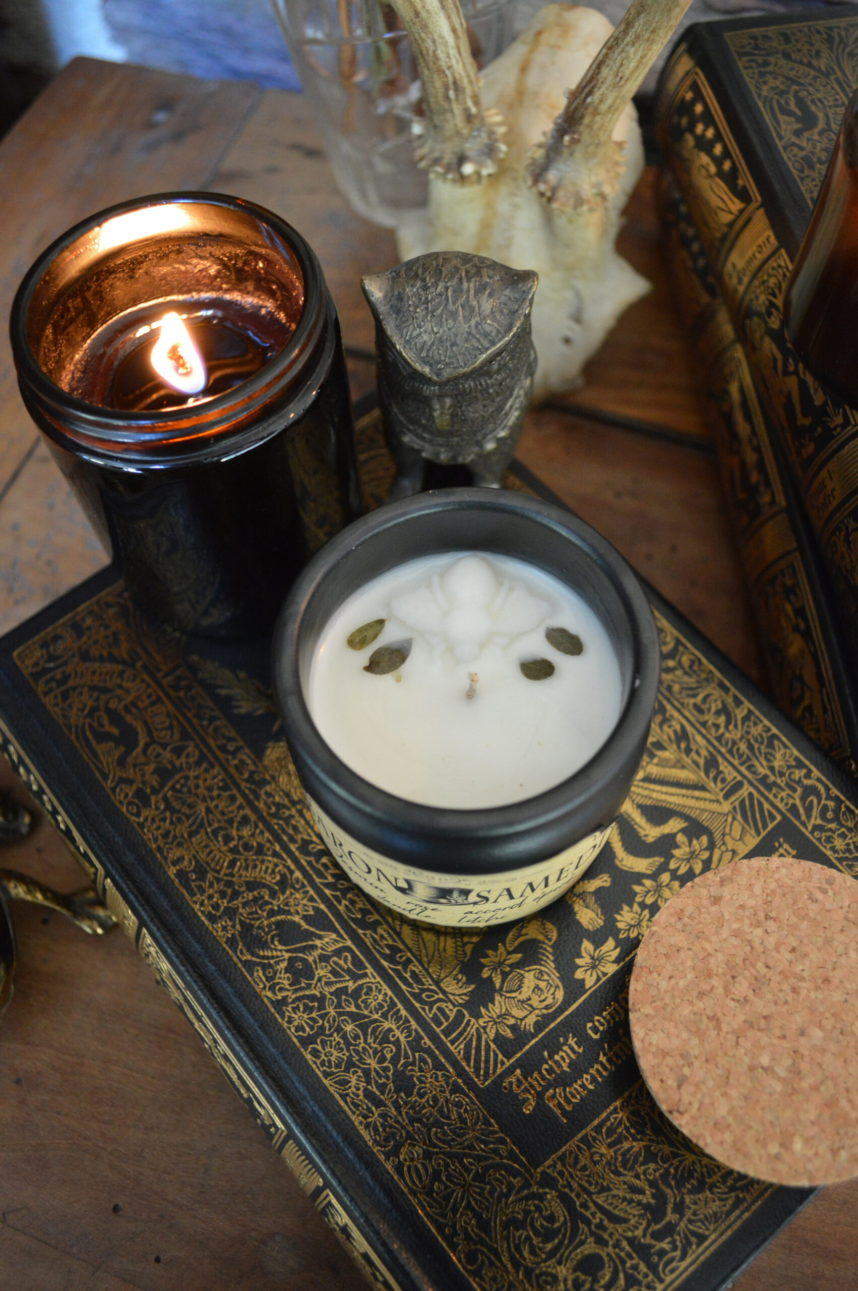 Bougie parfumée Baron Samedi, pot en céramique – Image 3